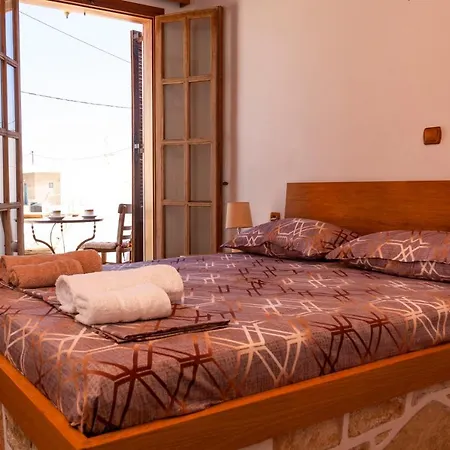 Holiday home Aspro House Folegandros Town